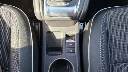 Photo 17 Renault Captur  E-Tech hybride 145