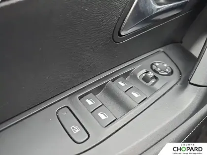 Photo 13 Peugeot 2008  Hybrid 136 e-DCS6