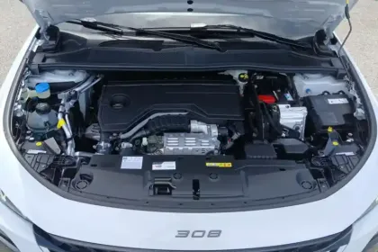 Photo 15 Peugeot 308  Hybrid 145 e-DCS6