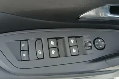 Photo 35 Peugeot 308  Hybrid 145 e-DCS6