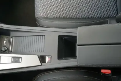 Photo 31 Peugeot 308  Hybrid 145 e-DCS6