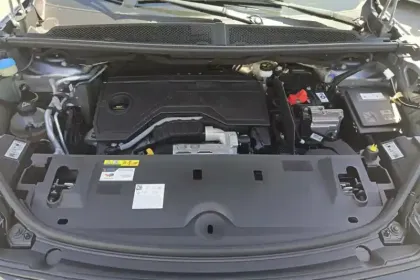 Photo 15 Peugeot 3008  Hybrid 136 e-DCS6