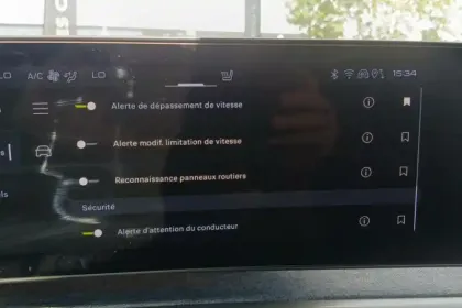 Photo 26 Peugeot 3008  Electrique 210 ch 73 kWh