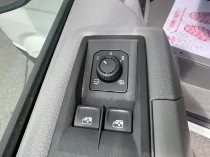 Photo 13 Volkswagen Crafter  Fg 35 L3H3 2.0 TDI 140ch Business Traction BVA8