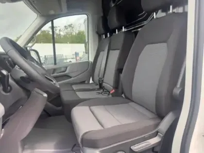 Photo 10 Volkswagen Crafter  Fg 35 L3H3 2.0 TDI 140ch Business Traction BVA8