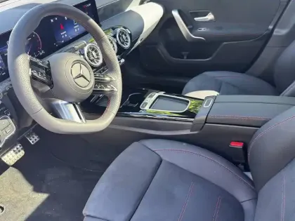 Photo 8 Mercedes Classe A  200 d