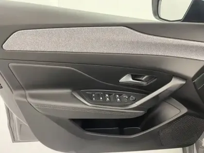 Photo 49 Peugeot 308  Hybrid 145 e-DCS6