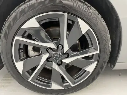 Photo 41 Peugeot 308  Hybrid 145 e-DCS6