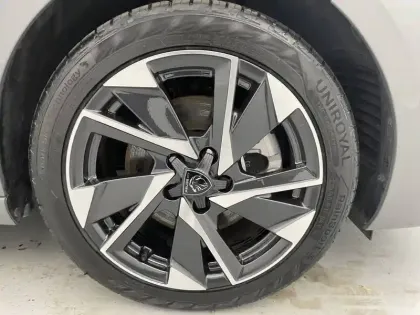 Photo 40 Peugeot 308  Hybrid 145 e-DCS6