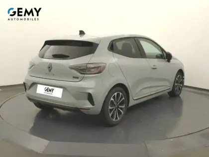 Photo 17 Renault Clio  E-Tech full hybrid 145
