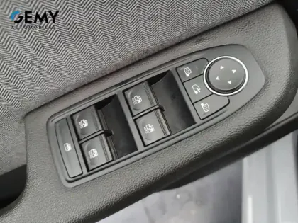 Photo 11 Renault Clio  E-Tech full hybrid 145