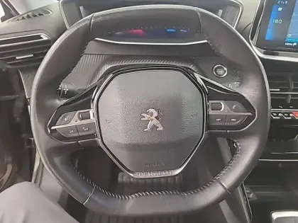 Photo 8 Peugeot 2008  BlueHDi 110 S&S BVM6