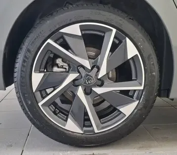 Photo 18 Peugeot 308  Hybrid 145 e-DCS6