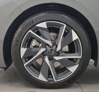 Photo 15 Peugeot 308  Hybrid 145 e-DCS6