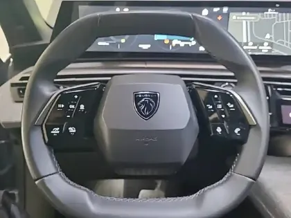 Photo 30 Peugeot 5008  Hybrid 145 ch e-DCS6
