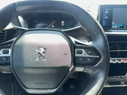 Photo 33 Peugeot 2008  BlueHDi 110 S&S BVM6