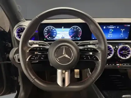 Photo 15 Mercedes Classe A 180 AMG Line