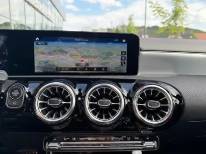 Photo 18 Mercedes CLA  200 d Coupé AMG Line