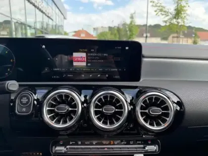 Photo 19 Mercedes CLA  200 d Coupé AMG Line