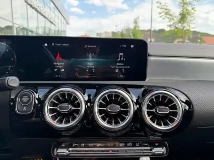 Photo 17 Mercedes CLA  200 d Coupé AMG Line