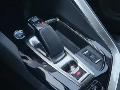 Photo 16 Peugeot 3008 II 1.6 HYBRID4 300 E-EAT8 Allure Pack