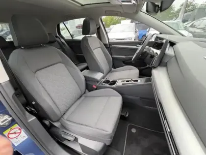 Photo 11 Volkswagen Golf  1.5 eHybrid 204ch VW Edition DSG6
