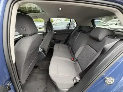 Photo 14 Volkswagen Golf  1.5 eHybrid 204ch VW Edition DSG6
