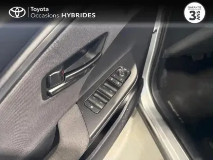 Photo 13 Toyota C-HR  1.8 Hybride 140ch Dynamic NG23