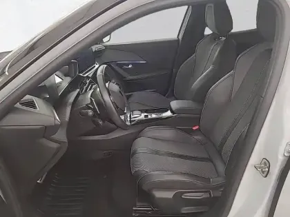 Photo 10 Peugeot 2008  Hybrid 136 e-DCS6