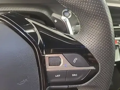 Photo 21 Peugeot 2008  Hybrid 136 e-DCS6