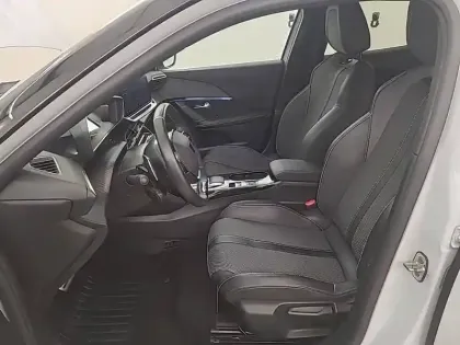 Photo 35 Peugeot 2008  Hybrid 136 e-DCS6