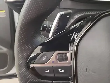 Photo 22 Peugeot 2008  Hybrid 136 e-DCS6