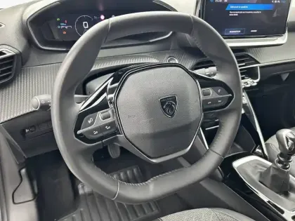 Photo 8 Peugeot 208  PureTech 100 S&S BVM6