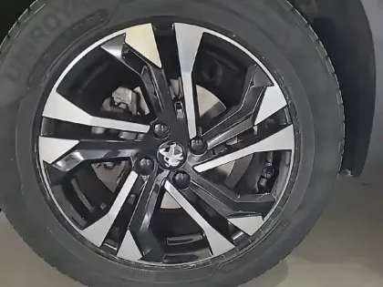 Photo 15 Peugeot 2008  PureTech 130 S&S EAT8