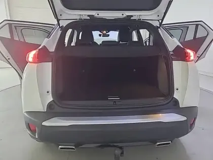 Photo 8 Peugeot 2008  PureTech 130 S&S EAT8