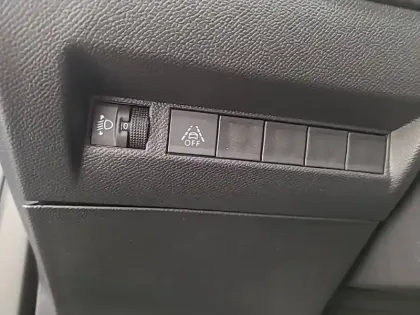 Photo 27 Peugeot 2008  PureTech 100 S&S BVM6