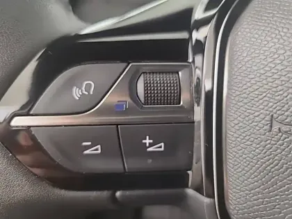 Photo 25 Peugeot 2008  PureTech 100 S&S BVM6