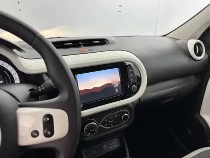 Photo 20 Renault Twingo  III E-Tech