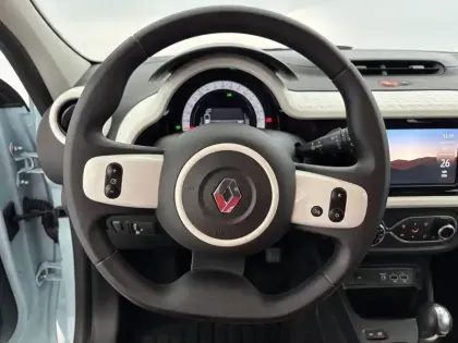Photo 23 Renault Twingo  III E-Tech
