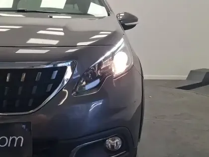 Photo 32 Peugeot 2008  BlueHDi 100ch S&S BVM5