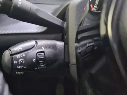 Photo 28 Peugeot 208  PureTech 75 S&S BVM5
