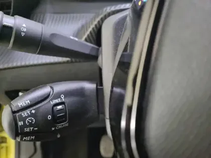 Photo 26 Peugeot 208  PureTech 100 S&S BVM6