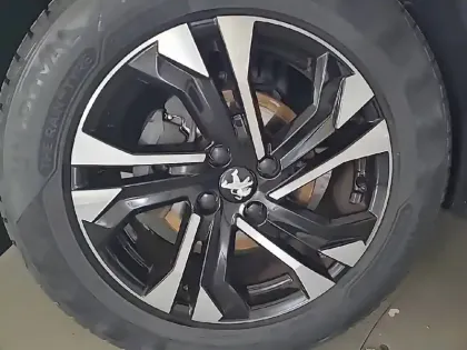 Photo 12 Peugeot 2008  PureTech 130 S&S EAT8