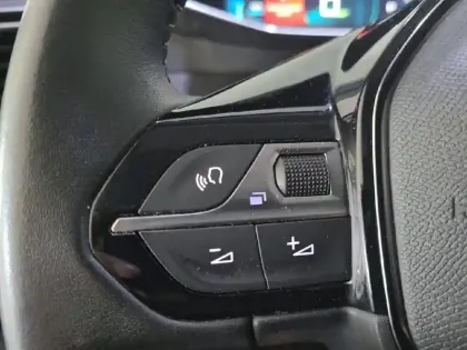 Photo 47 Peugeot 2008  Electrique 136 ch