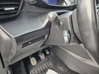 Photo 37 Peugeot 2008  PureTech 100 S&S BVM6