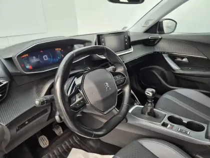 Photo 26 Peugeot 2008  PureTech 100 S&S BVM6