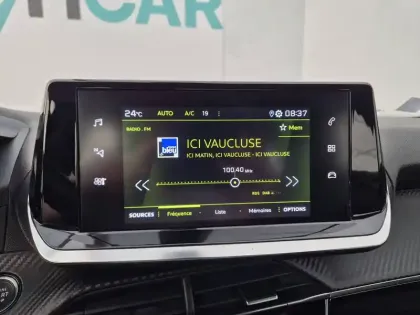 Photo 31 Peugeot 2008  PureTech 100 S&S BVM6