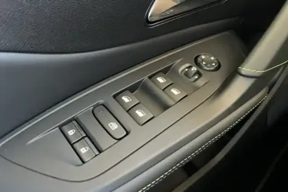 Photo 23 Peugeot 308  Hybrid 145 e-DCS6