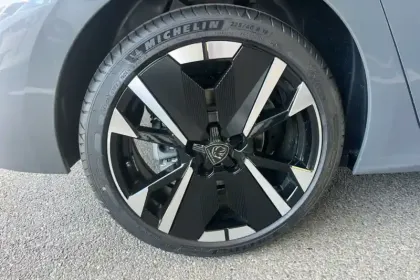 Photo 11 Peugeot 308  Hybrid 145 e-DCS6