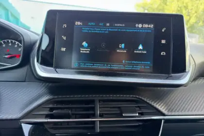 Photo 24 Peugeot 2008  PureTech 130 S&S BVM6